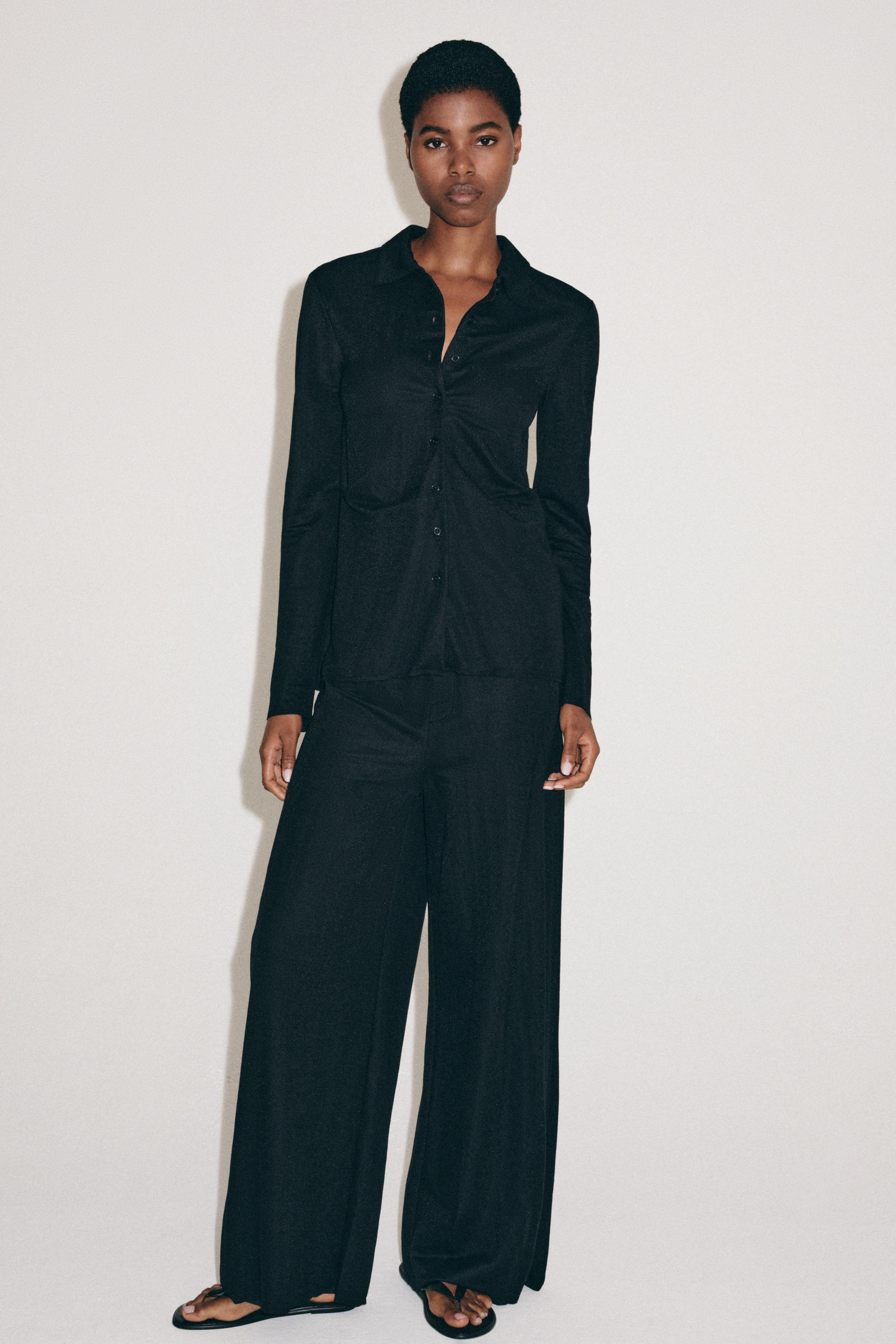 CHEMISE À PLIS ET BOUTONS